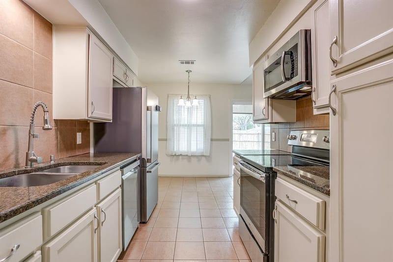 2610 N Casa Blanca Court, Arlington TX 76015 - Photo 16