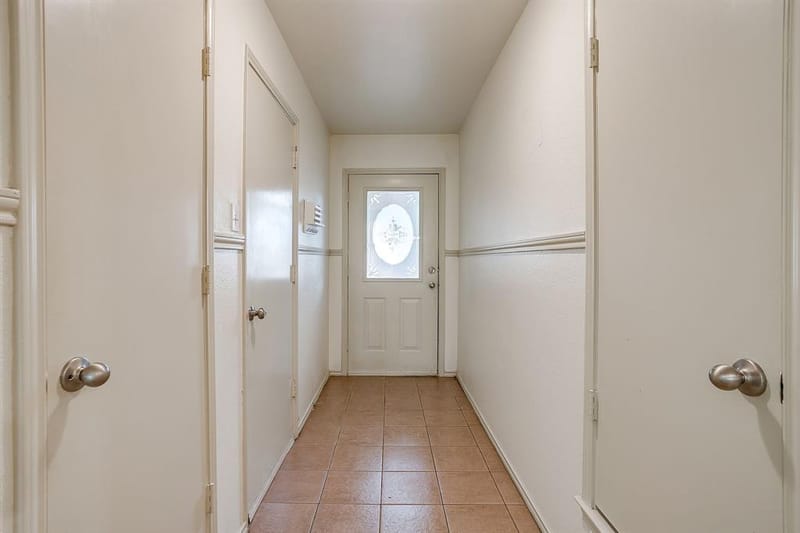 2610 N Casa Blanca Court, Arlington TX 76015 - Photo 5