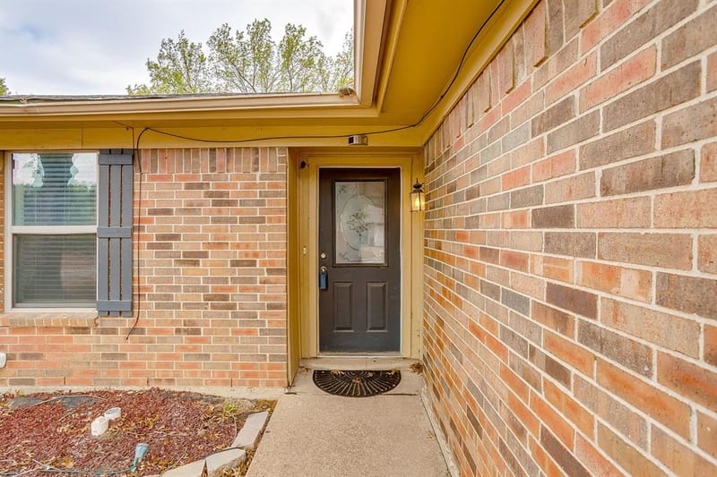 2610 N Casa Blanca Court, Arlington TX 76015 - Photo 4