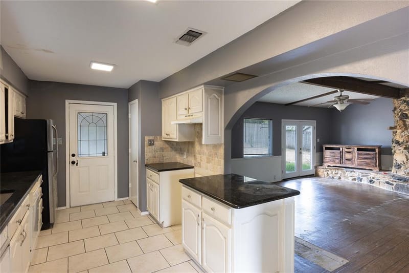 112 Oaktree Drive, Highland Village TX 75077 - Photo 7