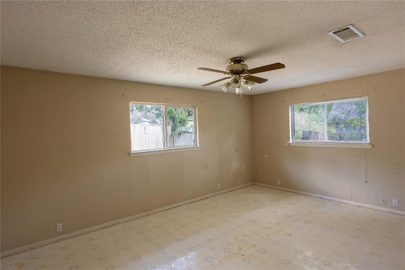 112 Oaktree Drive, Highland Village TX 75077 - Photo 10