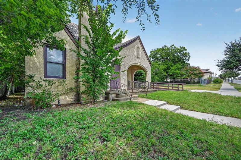 2813 E Rosedale Street, Fort Worth TX 76105 - Photo 2