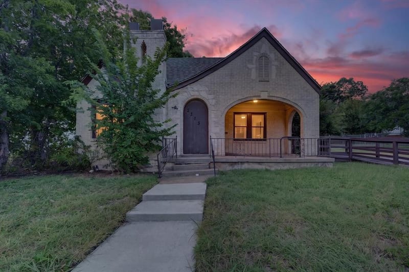 2813 E Rosedale Street, Fort Worth TX 76105
