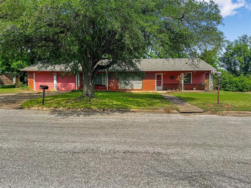 2706 Bois D Arc Street, Commerce TX 75428