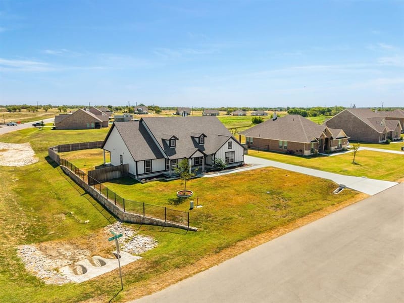107 Red Cliff Court, Rhome TX 76078 - Photo 34