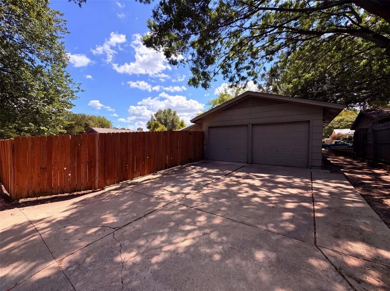 922 Meadowdale Circle, Garland TX 75043 - Photo 16