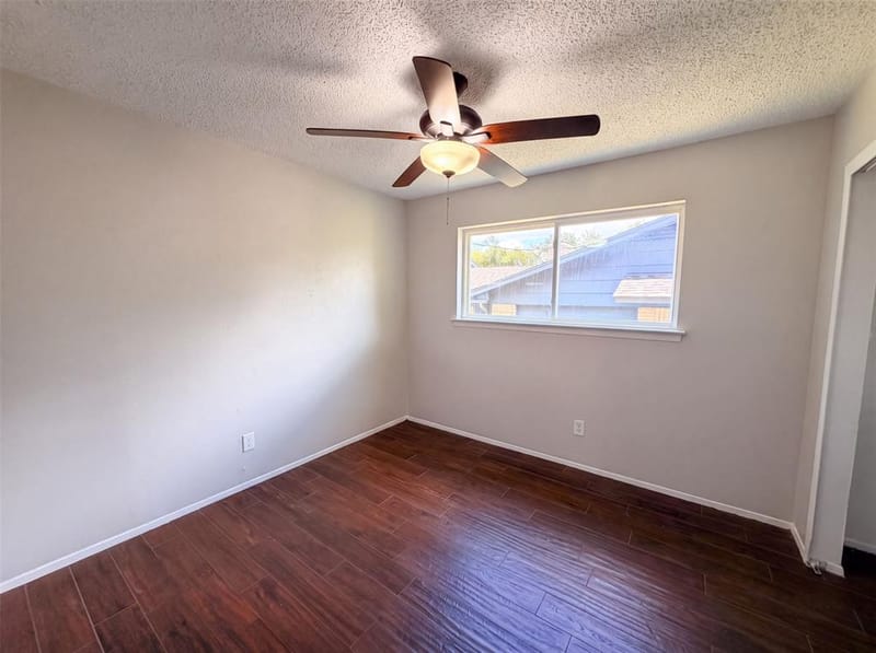 922 Meadowdale Circle, Garland TX 75043 - Photo 11