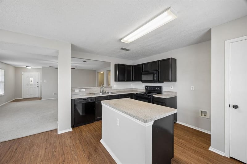 2609 Diver Court, Fort Worth TX 76119 - Photo 10