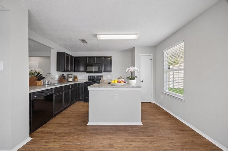 2609 Diver Court, Fort Worth TX 76119 - Photo 8