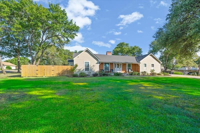 3201 W Park Row Boulevard, Corsicana TX 75110 - Photo 2