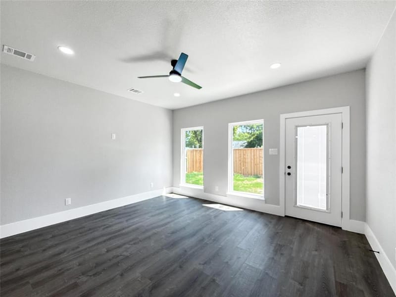 2130 Kathleen Avenue, Dallas TX 75216 - Photo 5