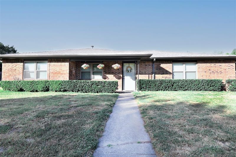 251 Alicia Street, Bowie TX 76230 - Photo 2