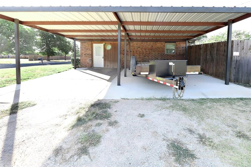 251 Alicia Street, Bowie TX 76230 - Photo 5