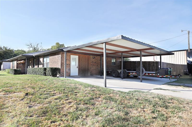 251 Alicia Street, Bowie TX 76230 - Photo 4