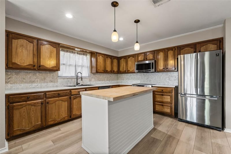209 Bonham Drive, Hewitt TX 76643 - Photo 2