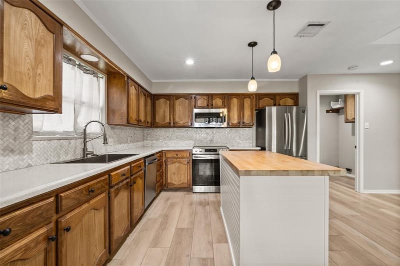209 Bonham Drive, Hewitt TX 76643 - Photo 3