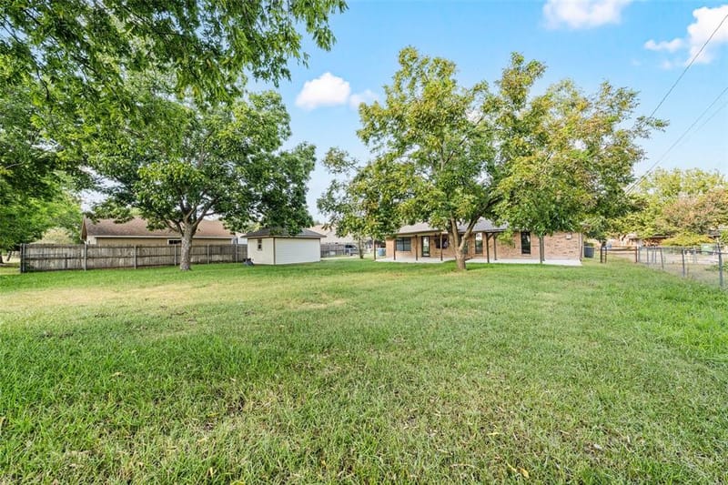 209 Bonham Drive, Hewitt TX 76643 - Photo 15