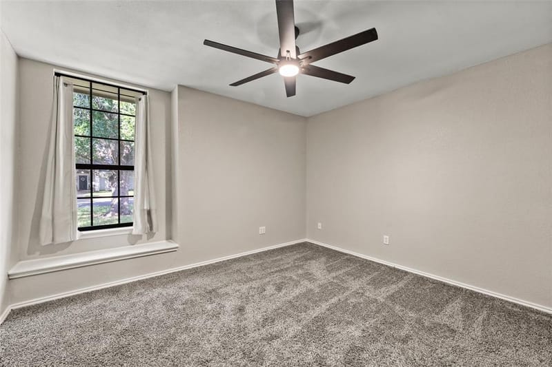 209 Bonham Drive, Hewitt TX 76643 - Photo 8