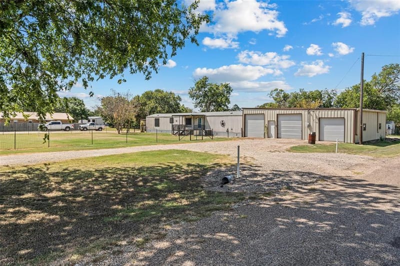 139 N 4th Street, Axtell TX 76624 - Photo 17