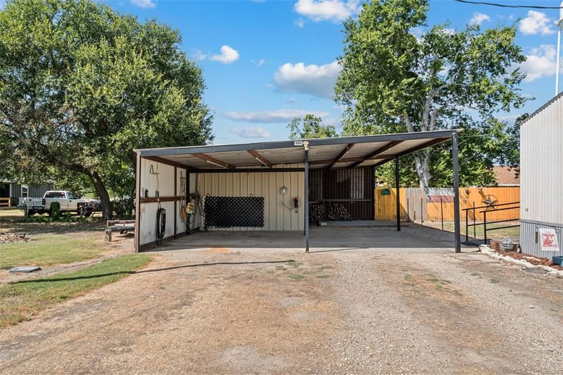 139 N 4th Street, Axtell TX 76624 - Photo 3