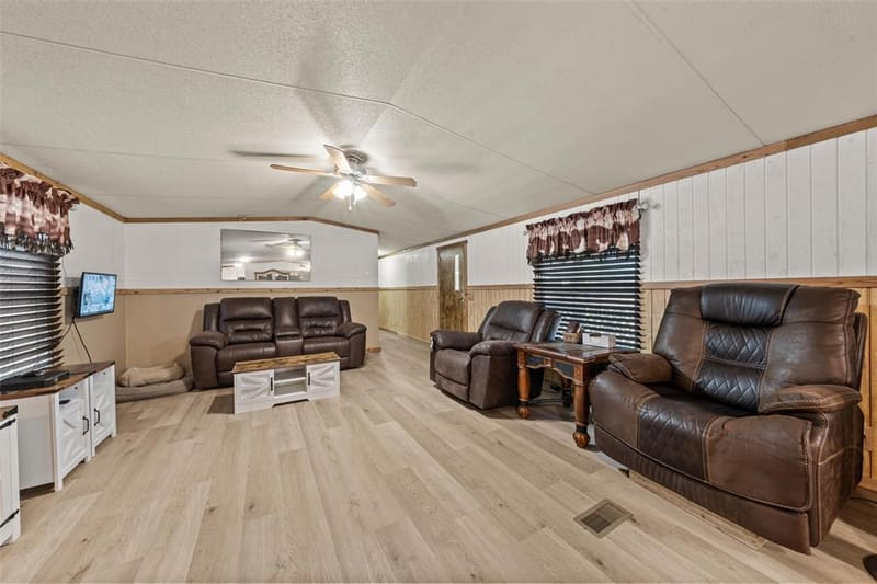 139 N 4th Street, Axtell TX 76624 - Photo 8