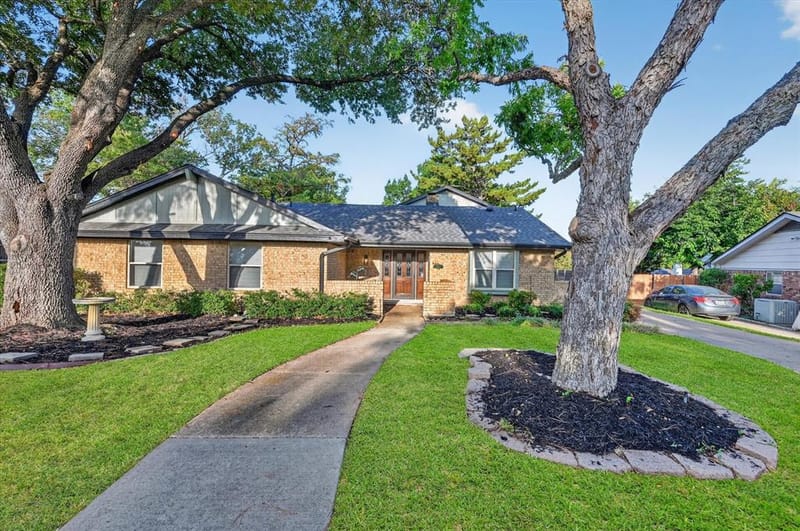 1902 Alamo Drive, Arlington TX 76012