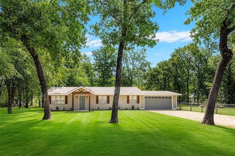 110 Meadowood Road, Enchanted Oaks TX 75156