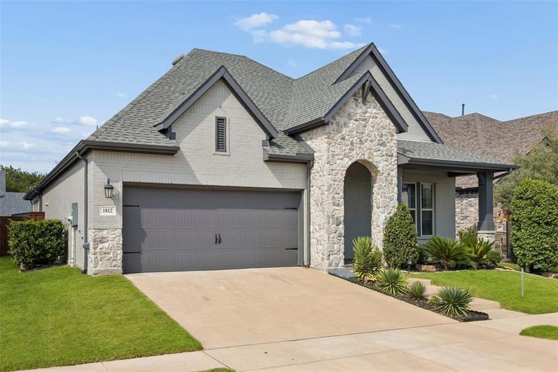 1812 Leo Drive, Van Alstyne TX 75495 - Photo 2