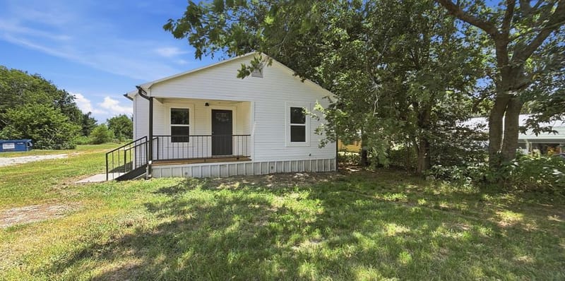 108 N Main Street, Sadler TX 76264 - Photo 12
