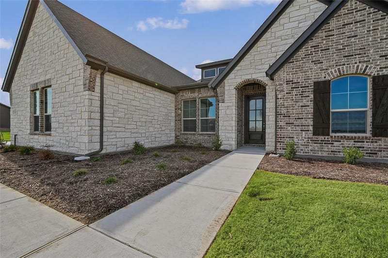 156 Hillview Trail, Decatur TX 76234 - Photo 5