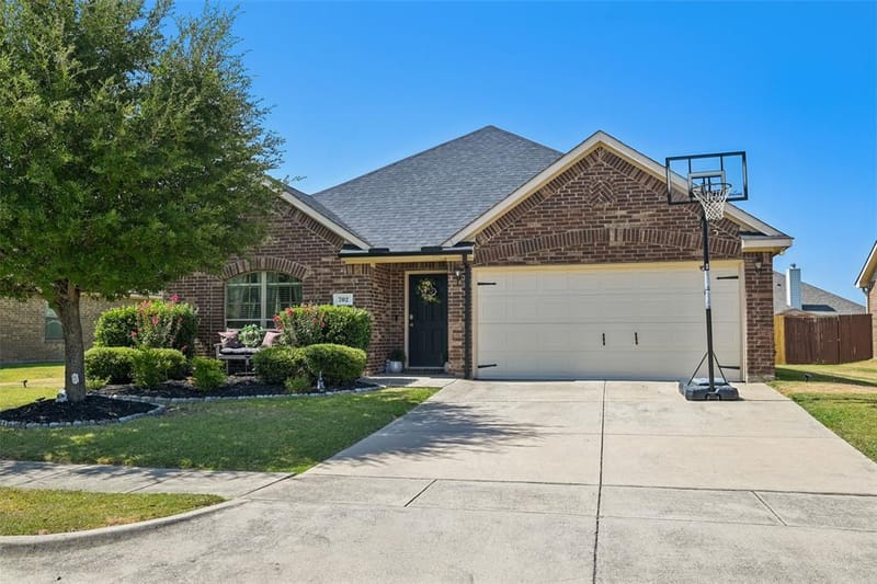 702 Sendero Drive, Arlington TX 76002