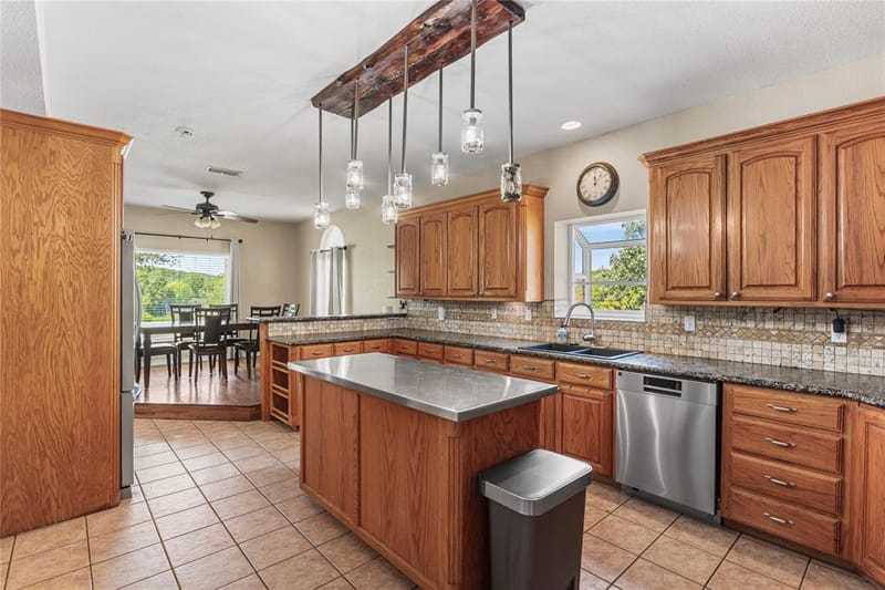 3288 County Road 136, Whitesboro TX 76273 - Photo 7