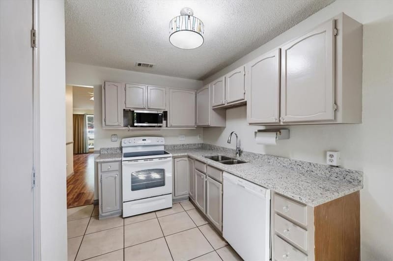 814 Rock Creek Drive, Euless TX 76039 - Photo 12
