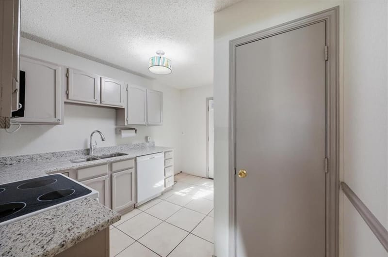 814 Rock Creek Drive, Euless TX 76039 - Photo 14