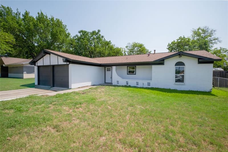 224 Southway Drive, Everman TX 76140 - Photo 2