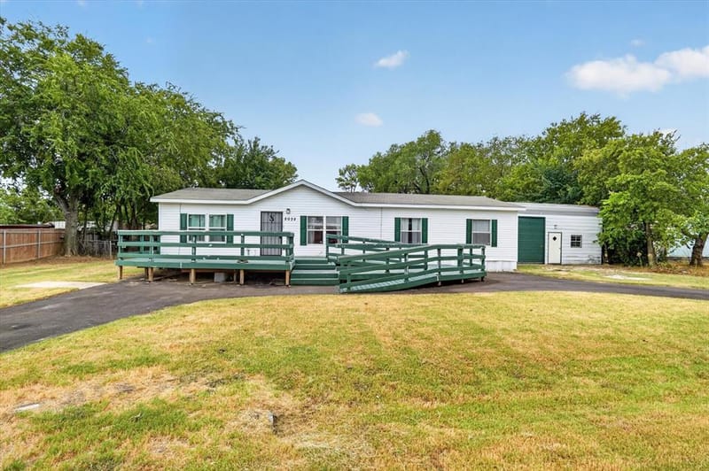 2032 Dorothy Drive, Burleson TX 76028