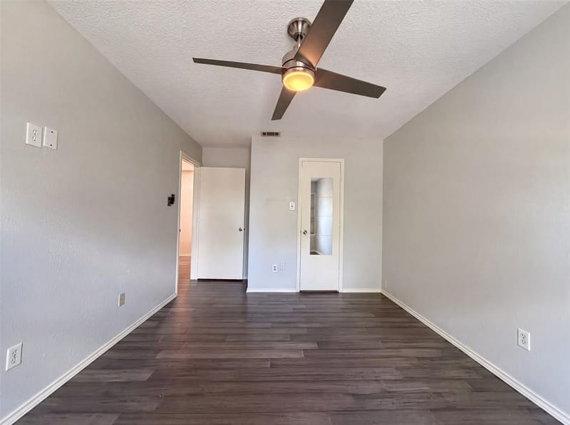 2831 Red Oak Drive, Grand Prairie TX 75052 - Photo 8