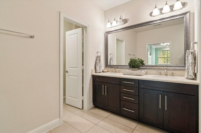 559 W Royal Lane, Irving TX 75039 - Photo 27