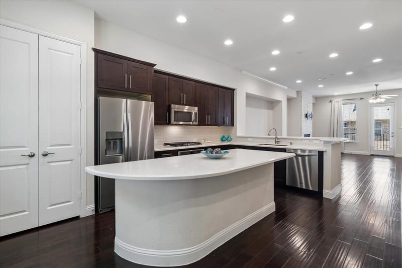 559 W Royal Lane, Irving TX 75039 - Photo 12
