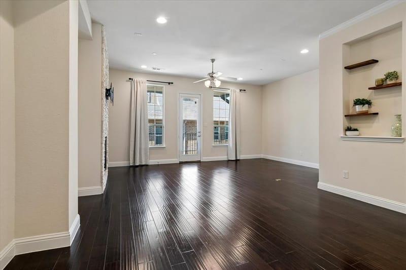 559 W Royal Lane, Irving TX 75039 - Photo 7