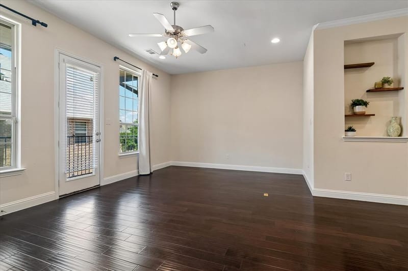 559 W Royal Lane, Irving TX 75039 - Photo 9