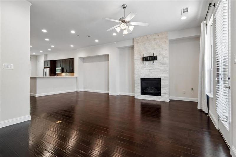 559 W Royal Lane, Irving TX 75039 - Photo 10