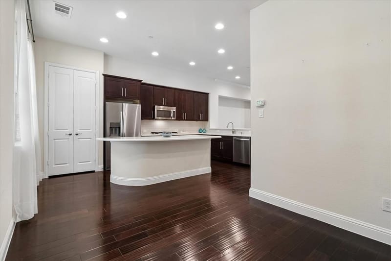 559 W Royal Lane, Irving TX 75039 - Photo 11