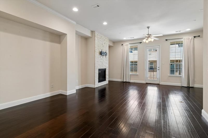 559 W Royal Lane, Irving TX 75039 - Photo 8