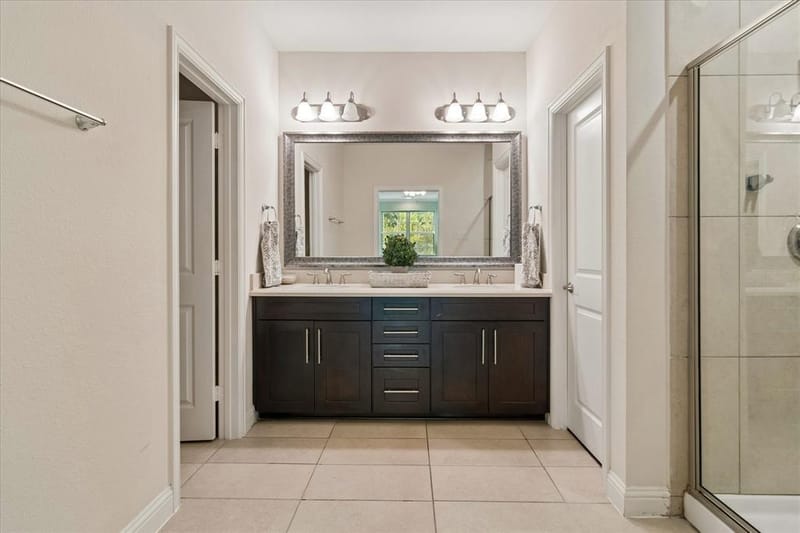 559 W Royal Lane, Irving TX 75039 - Photo 25