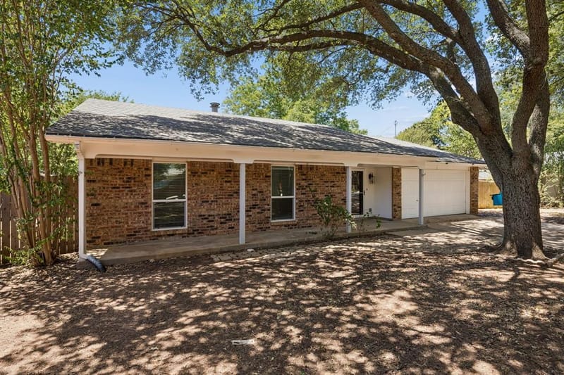 2612 Rush Valley Court, Arlington TX 76016 - Photo 3