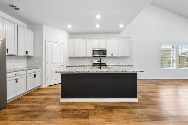 10105 Lakemont Drive, Fort Worth TX 76131 - Photo 7