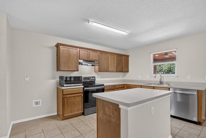 2427 Arroyo Springs Drive, Grand Prairie TX 75052 - Photo 13