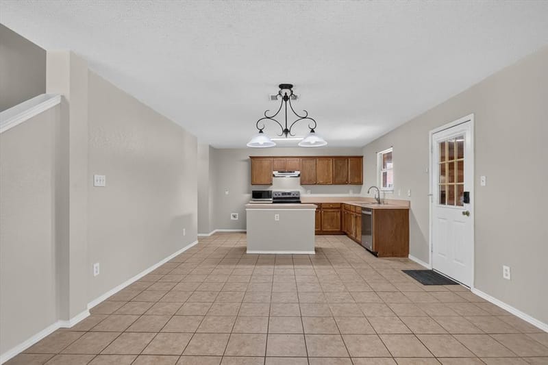 2427 Arroyo Springs Drive, Grand Prairie TX 75052 - Photo 12