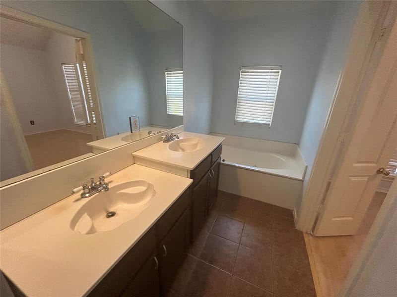 2114 Montclair Lane, Lewisville TX 75067 - Photo 11